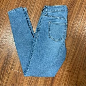 OLD NAVY size 2 super skinny jeans